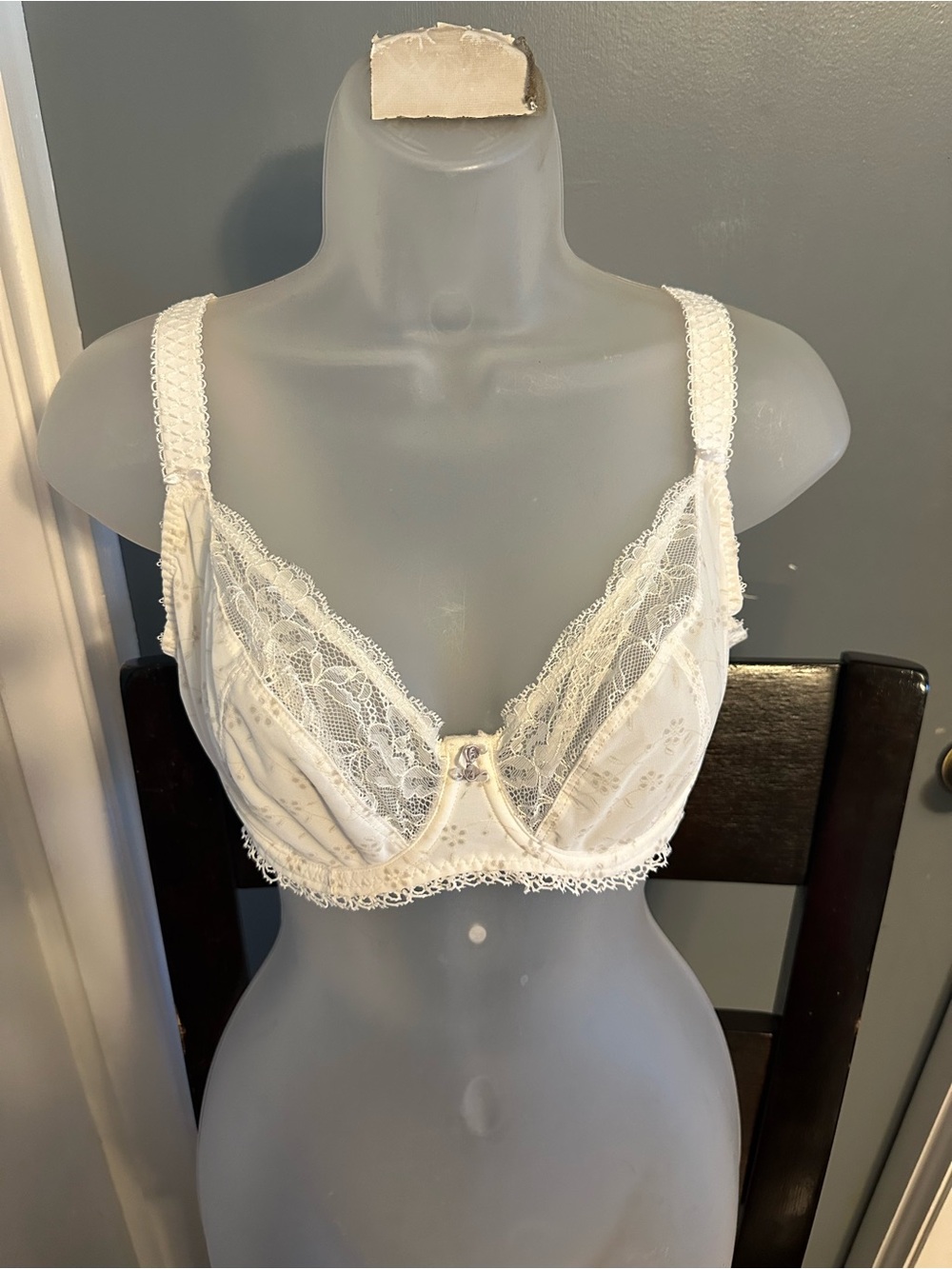 Freya White Lace Underwire Bra with Decorative Center